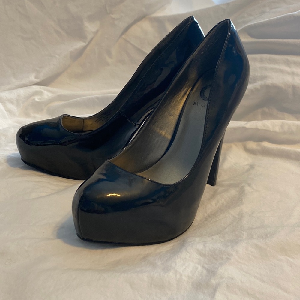 G BY GUESS BLACK HIGH HEELS